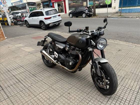 TRIUMPH SPEED TWIN 